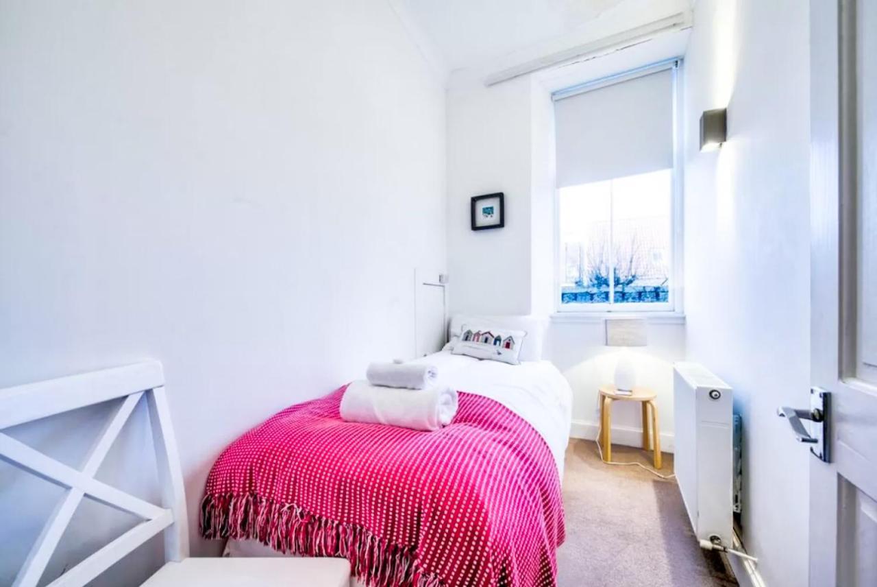 Unique Seaside Apartment, Central Норт Беруик Екстериор снимка
